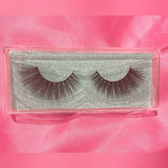 Butterfly Collection- Bombshell - Picture 3 of 3